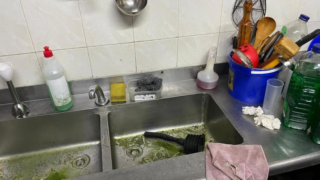 La cocina de un bar de L'Hospitalet de Llobregat