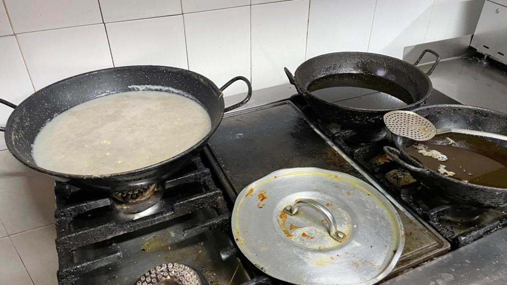 Cocina del bar 6 de Agosto de L'Hospitalet