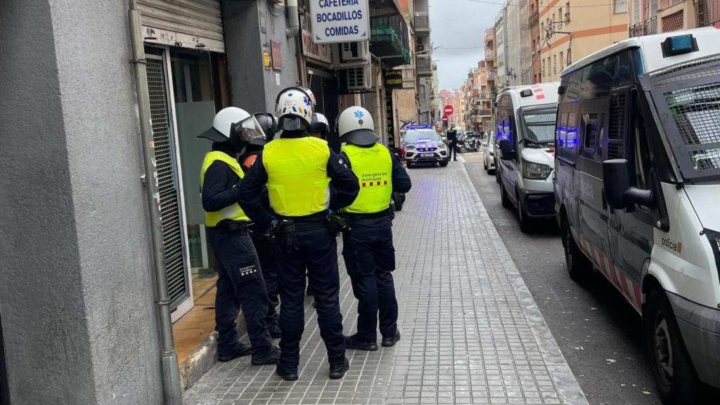 Control policial en un bar de L'Hospitalet
