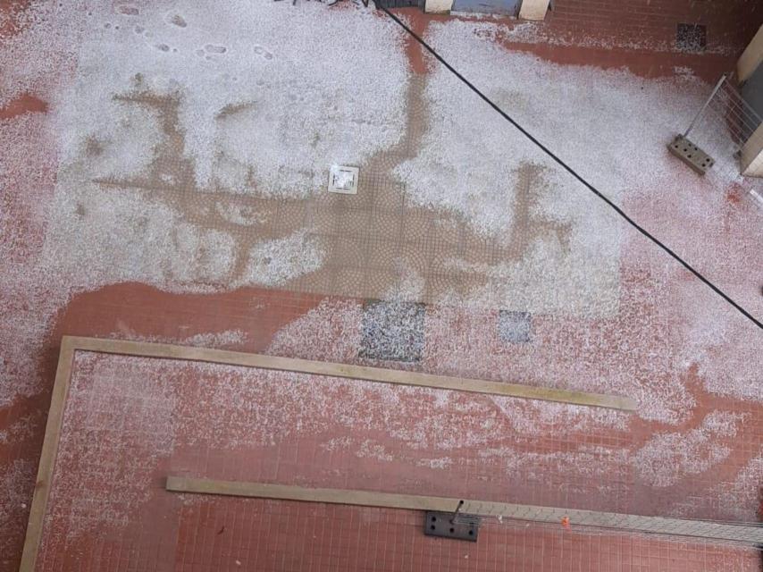 Pati interior d'un bloc de pisos a Pedralbes després de la pedra a Barcelona