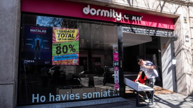 Imagen de archivo de la antigua tienda de Dormity en la calle Diputació con Rambla Catalunya