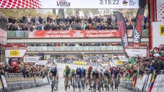 Ciclistas en una edición de la Volta a Catalunya