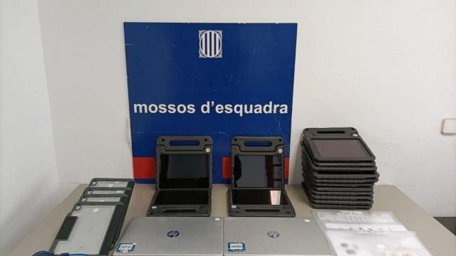 Detenidos dos multirreincidentes pillados 'in fraganti' en pleno robo en un colegio de Sant Martí