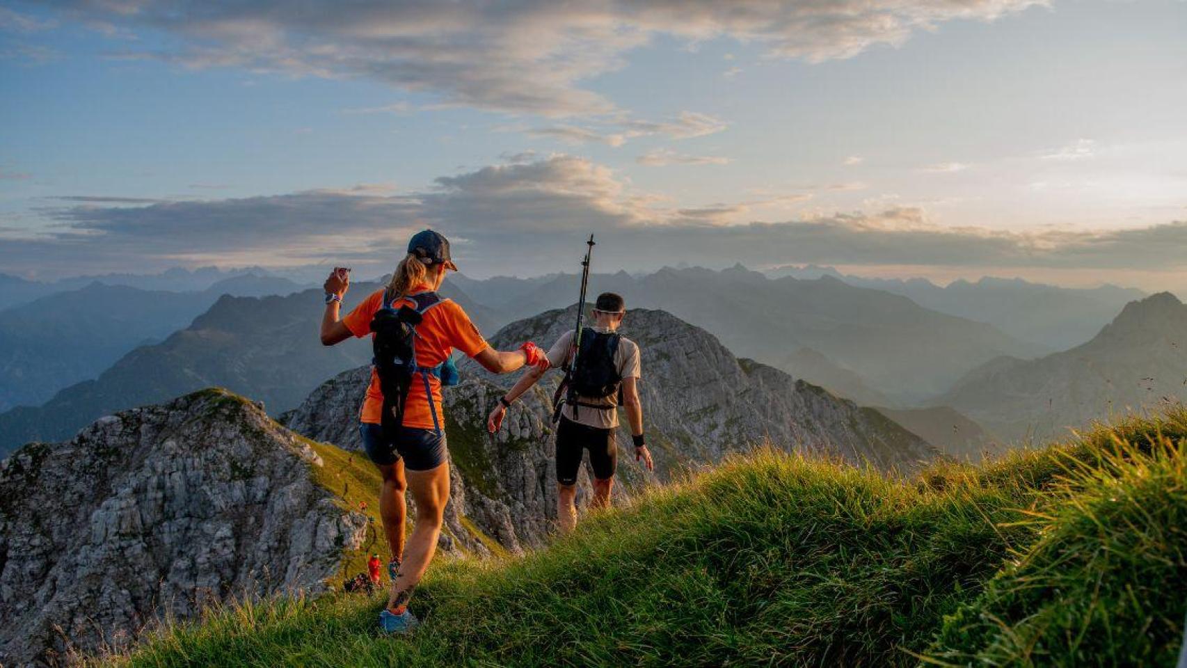 Senderistas en una montaña