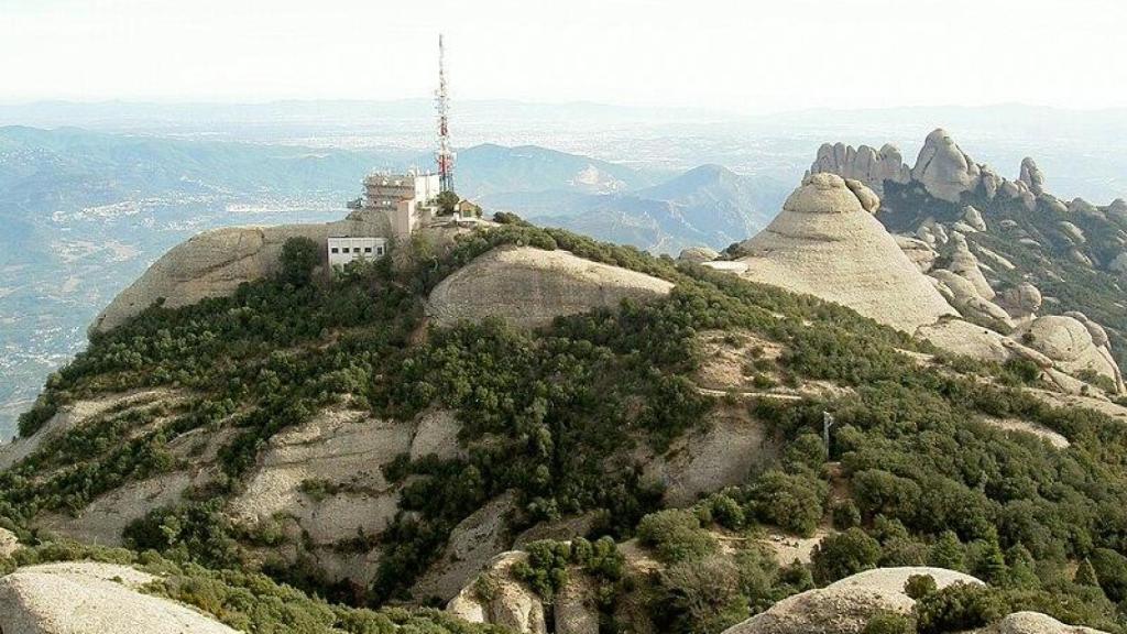 Vista del centro de comunicaciones desde la cima de San Jerónimo