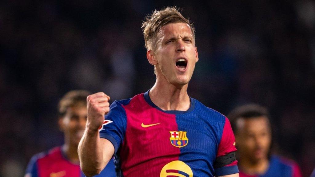 Dani Olmo festeja su gol de penalti en el Barça-Osasuna
