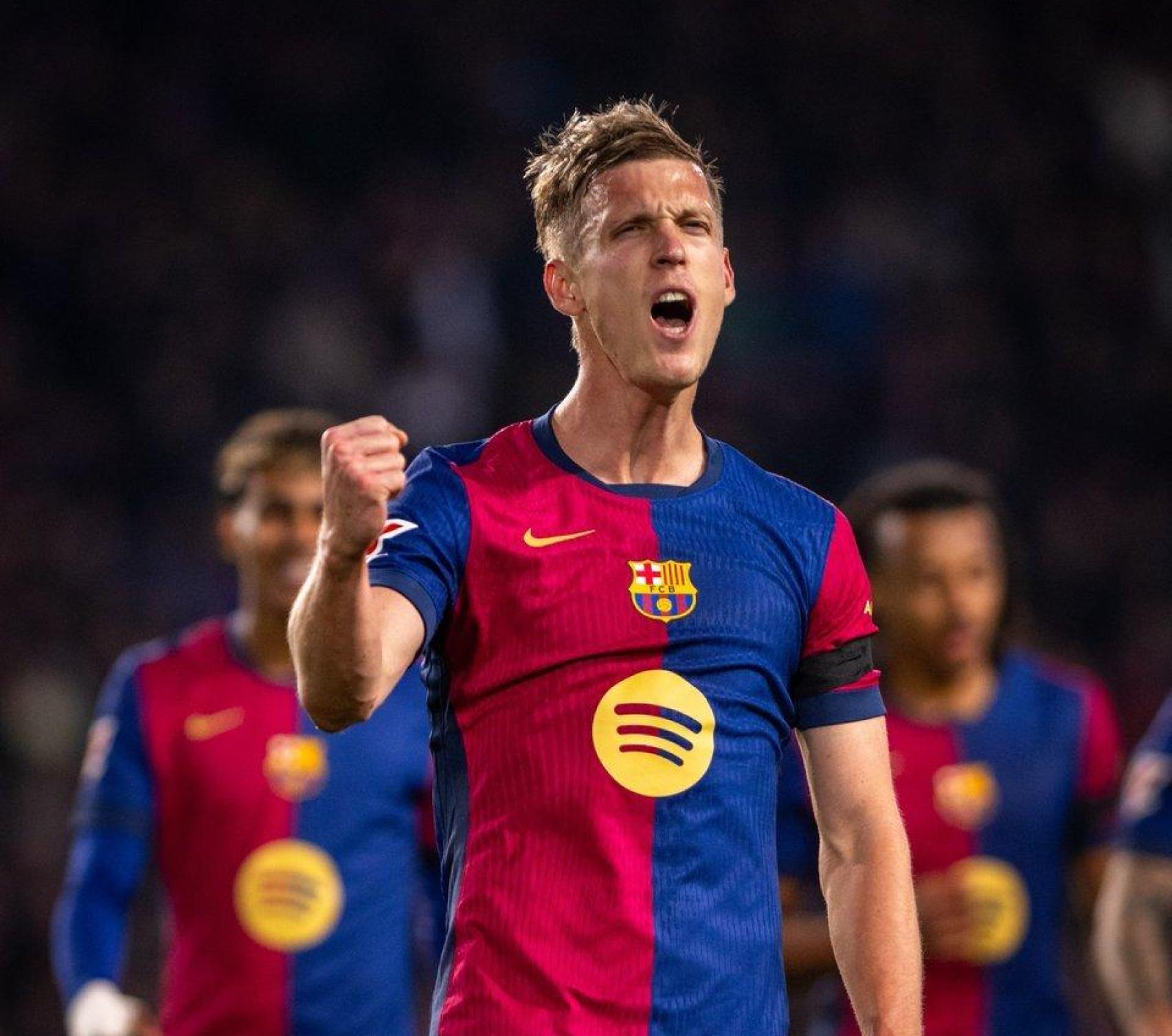 Dani Olmo festeja su gol de penalti en el Barça-Osasuna