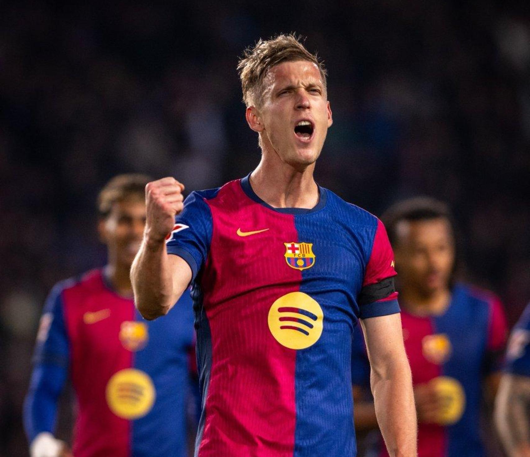 Dani Olmo festeja su gol de penalti en el Barça-Osasuna