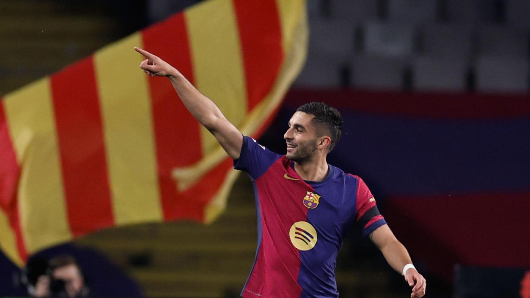 Ferran Torres celebra su gol en el Barça-Osasuna