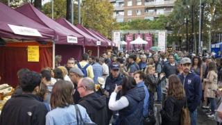 Regresa la feria de vinos en Castelldefels: vermutada frente al mar con música en directo