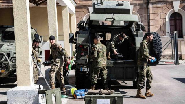 Soldados en el Cuartel del Bruch de Barcelona