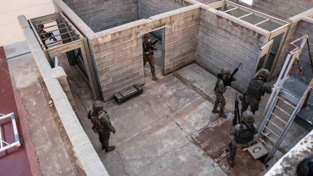 Una práctica de ejercicio táctico en el Cuartel del Bruch