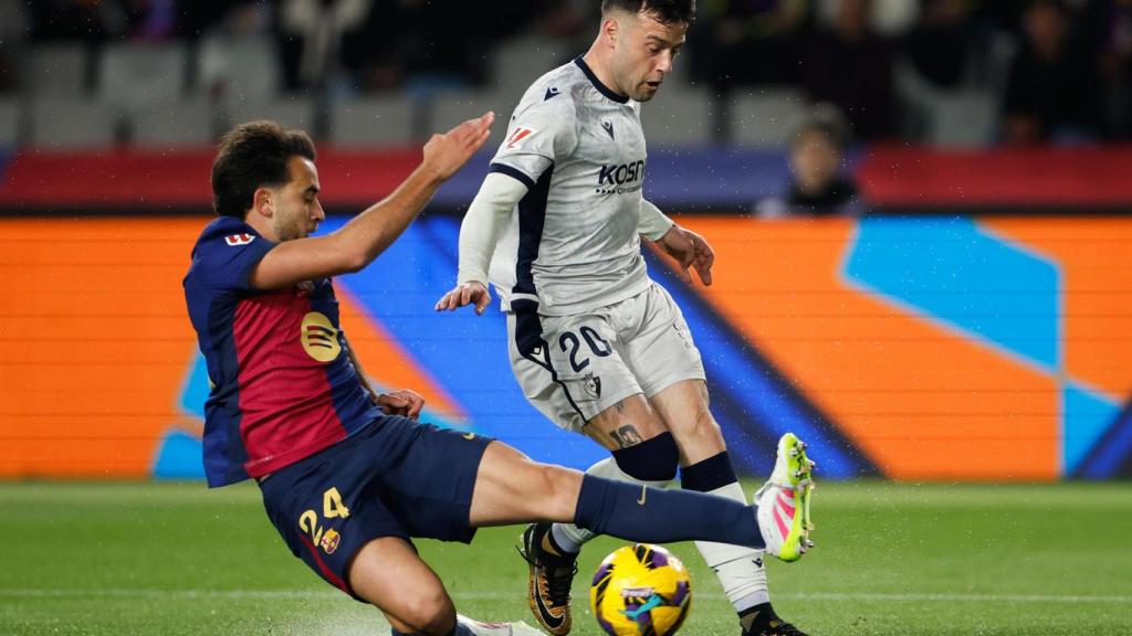 Éric García se lleva una tarjeta amarilla en el Barça-Osasuna