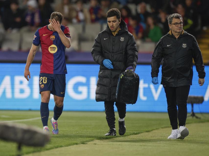 Fotogalería del Barça-Osasuna: Dani Olmo se retira lesionado