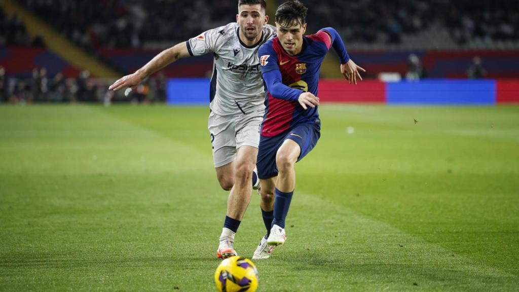 Fotogalería del Barça-Osasuna: Pedri conduce el balón