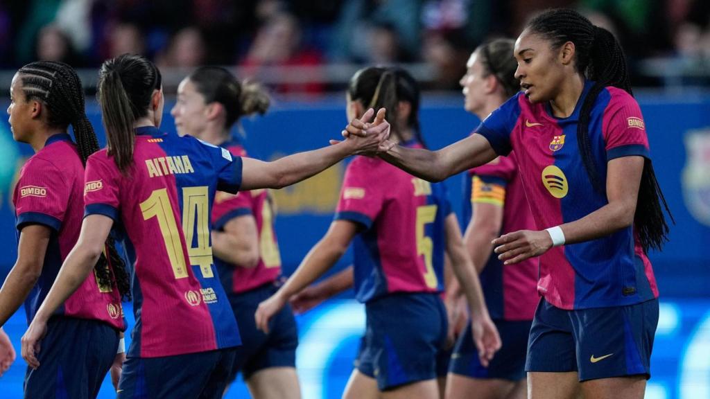 Las jugadoras del Barça celebran un gol ante el Wolfsburgo