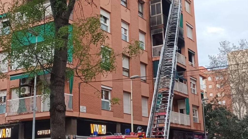 Imatge de l'incendi al carrer Zafenof de Barcelona