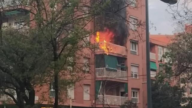 La explosión de una bombona de gas en un piso de Barcelona deja dos heridos leves