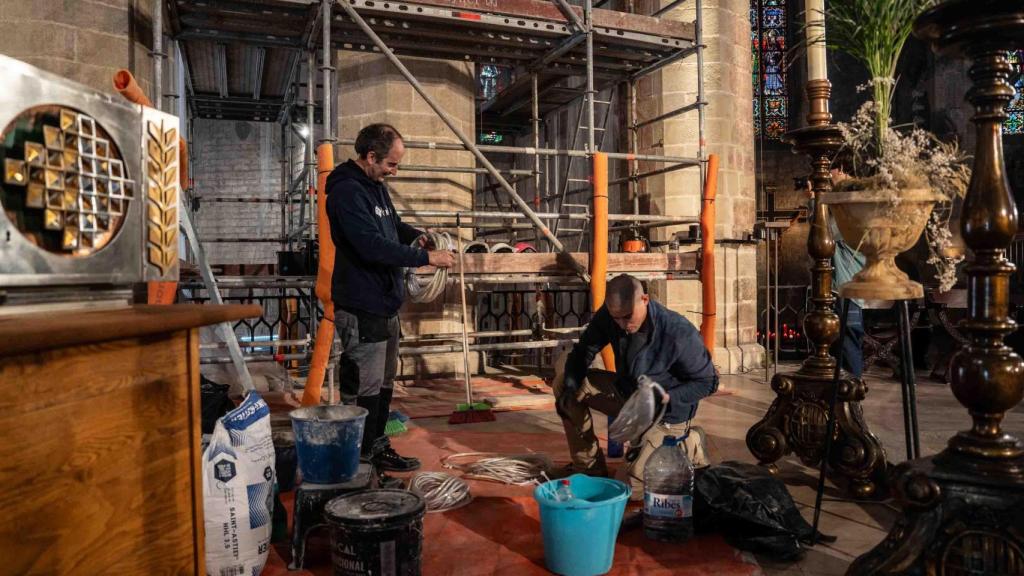 Restauradores de la basílica de Santa Maria del Mar de Barcelona