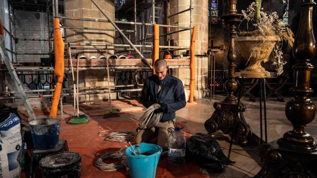 Un dels restauradors de la basílica de Santa Maria del Mar de Barcelona