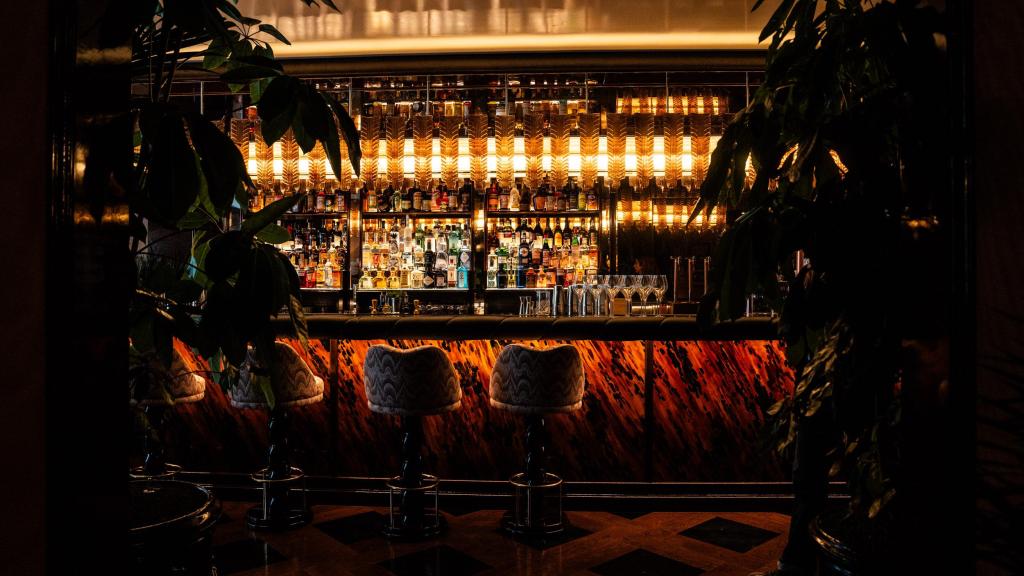 Barra de la zona de coctelería de Gloria Osteria, el nuevo restaurante de Big Mamma en Enric Granados