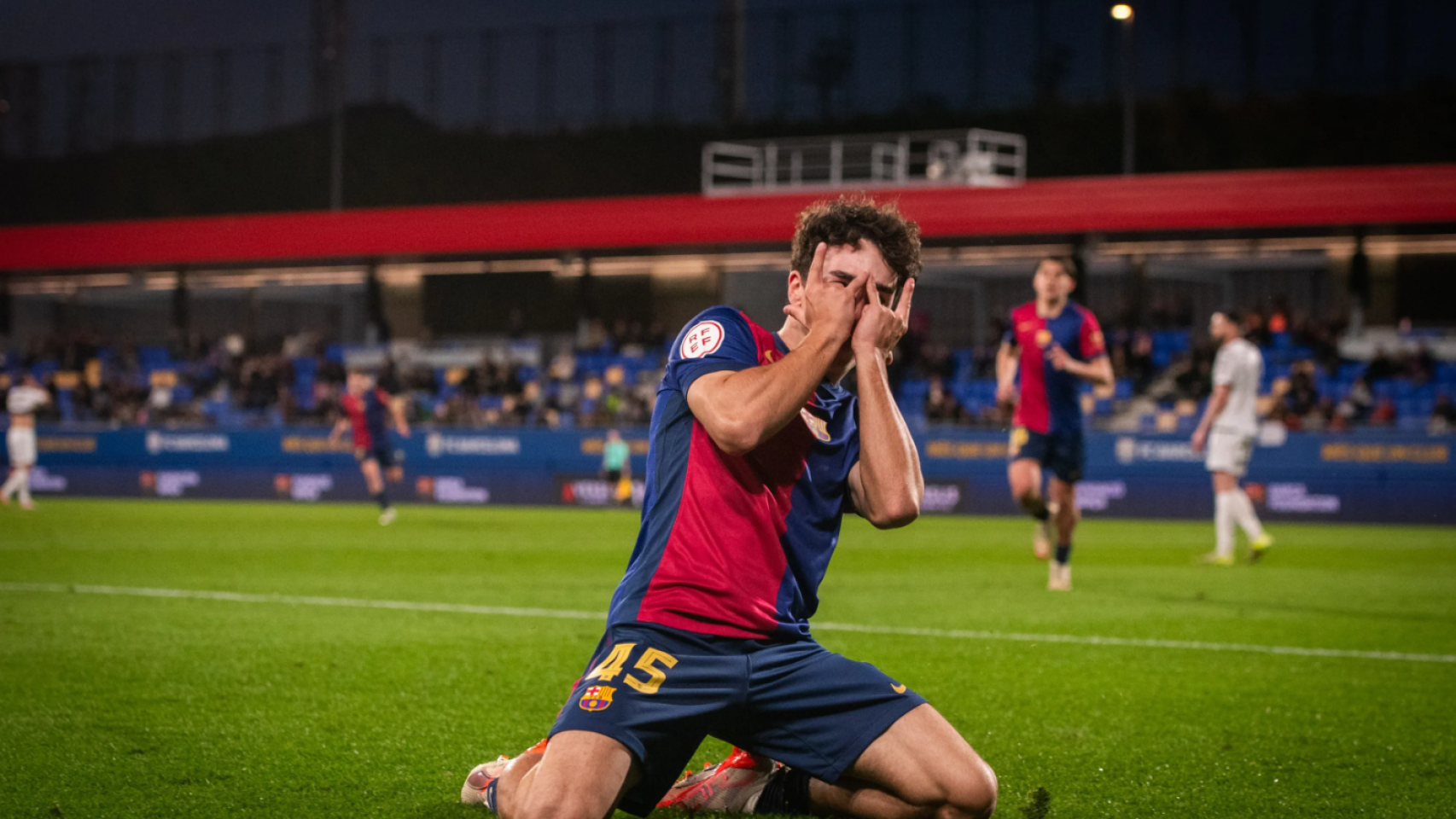 Jan Virgili celebra su primer gol con el Barça B en un partido contra la Cultural Leonesa