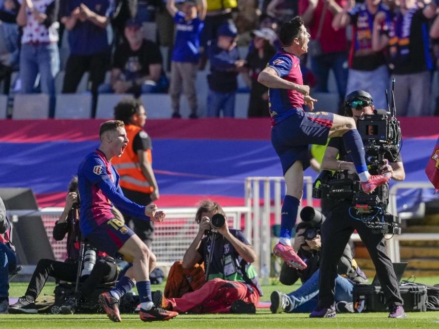 Lewandowski celebra el segon gol del Barça
