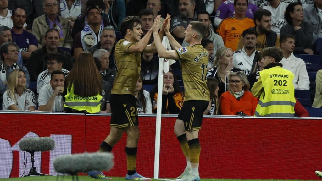La Real Sociedad celebra un gol en el Bernabéu