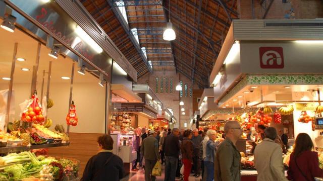 Interior del mercado de Sants