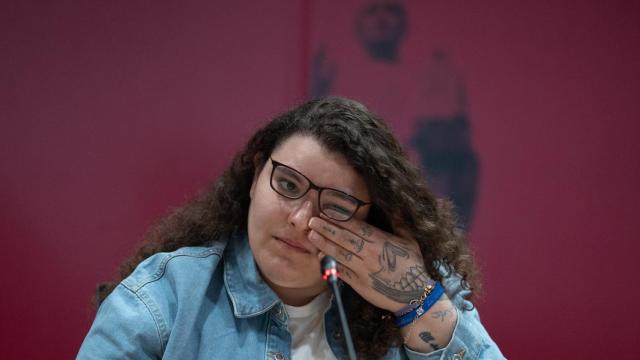 La joven catalana Fátima Ofkir durante una rueda de prensa, en el Ilustre Colegio de la Abogacía de Barcelona (ICAB), a 1 de abril de 2025, en Barcelona, Catalunya (España)
