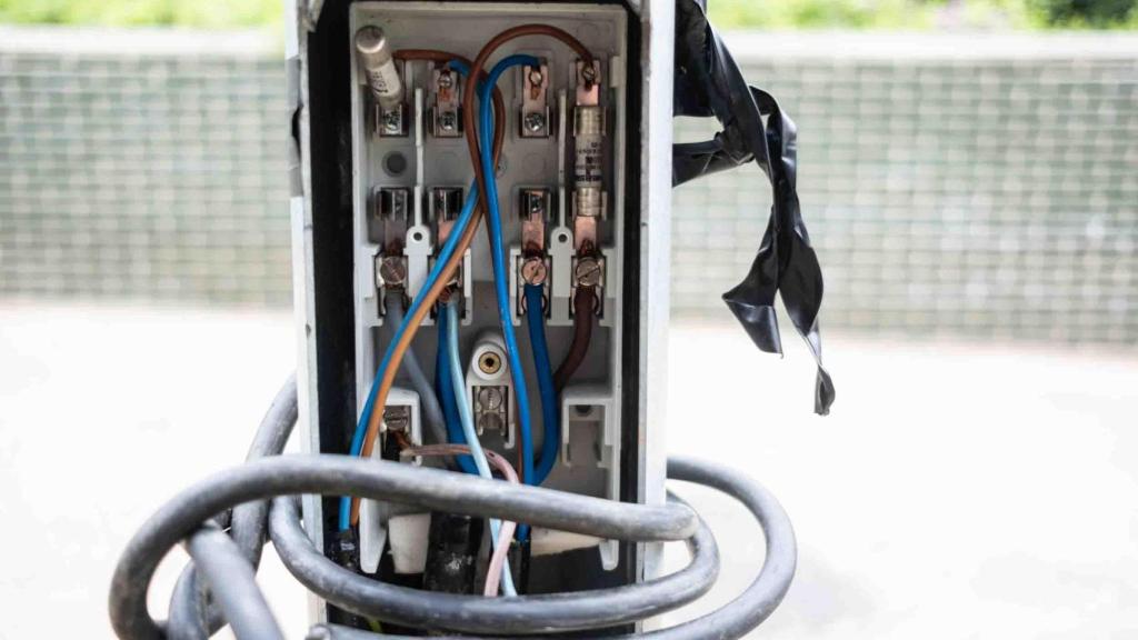 Enganche de los chabolistas a una farola