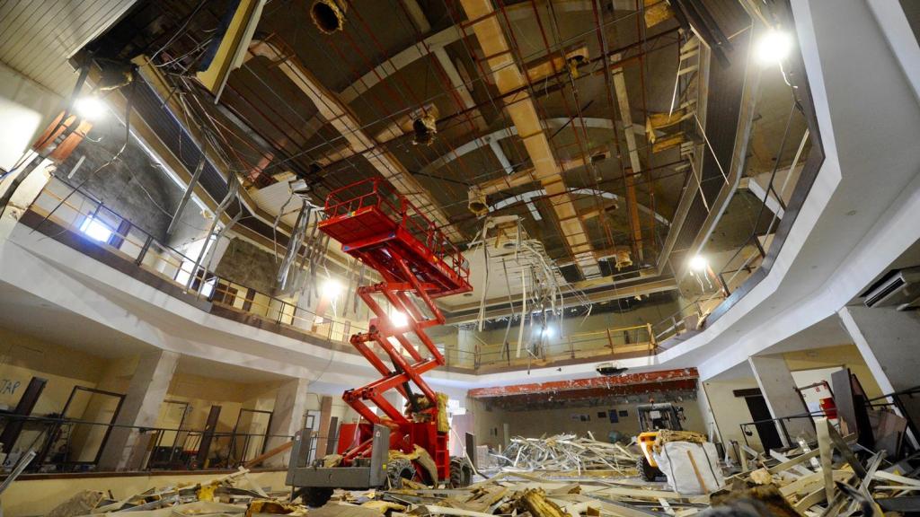 Obras de reforma en el salón-teatro de El Retiro de Sitges