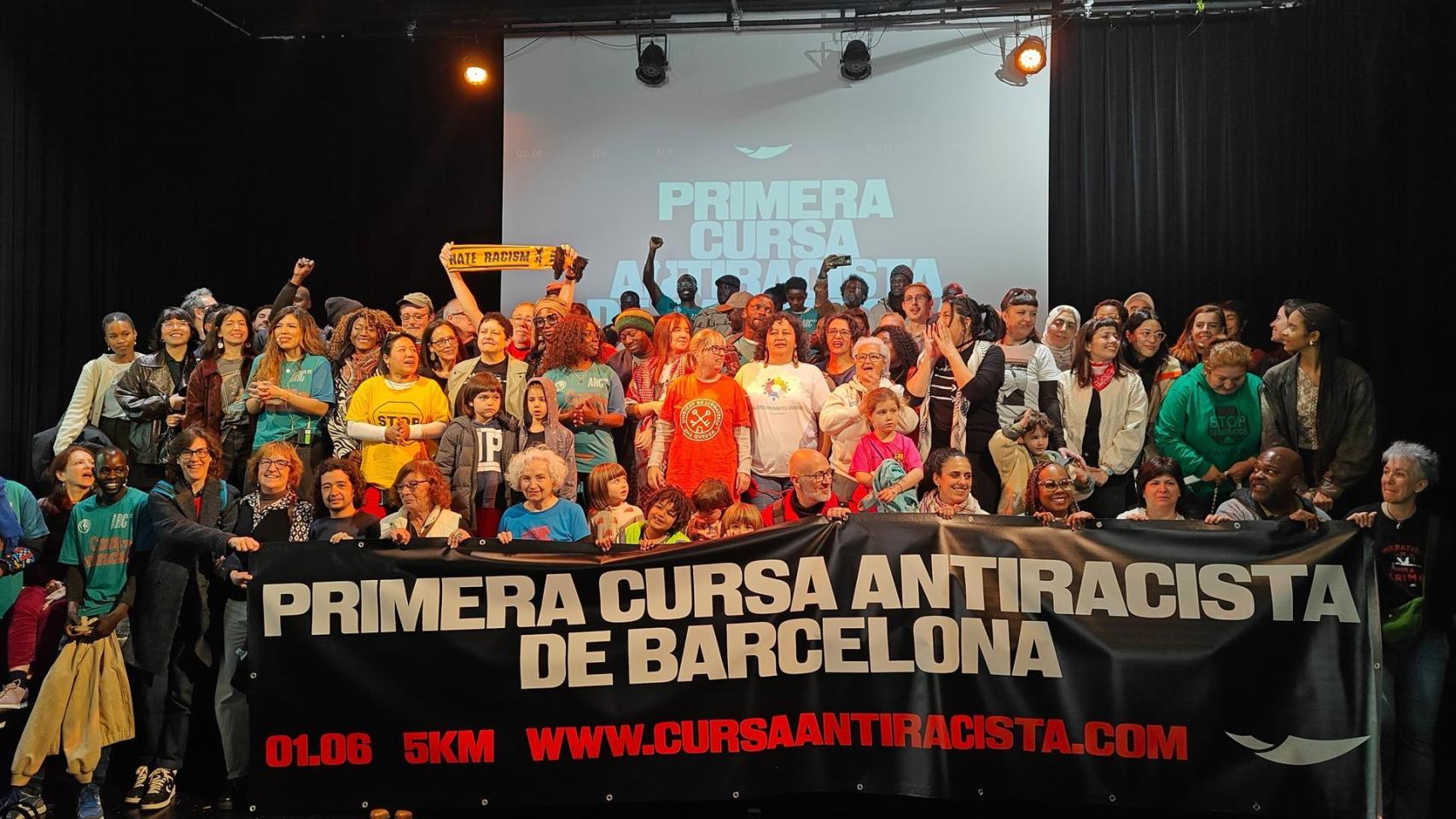 Foto de familia de Top Manta y las entidades que dan apoyo a la movilización