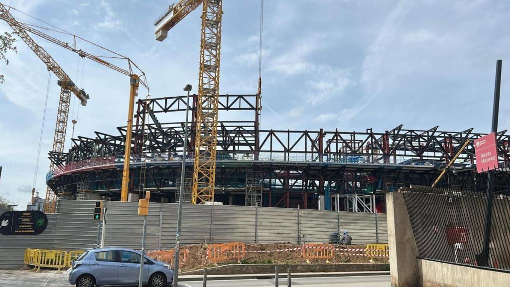 La estructura del nuevo Camp Nou desde la calle