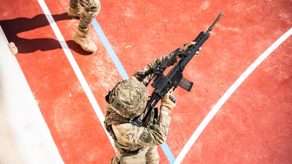 Maniobres d'entrenament al Quartel Militar del Bruch a Barcelona