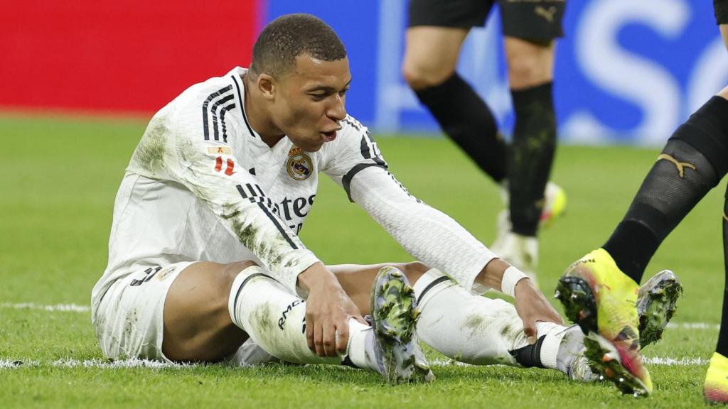 Kylian Mbappé lamenta una ocasión fallada durante en el Real Madrid-Valencia de Liga