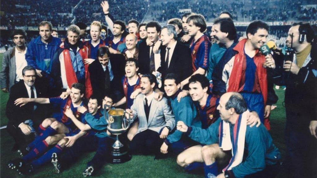 Los jugadores del Barça celebran su victoria ante el Real Madrid en 1990