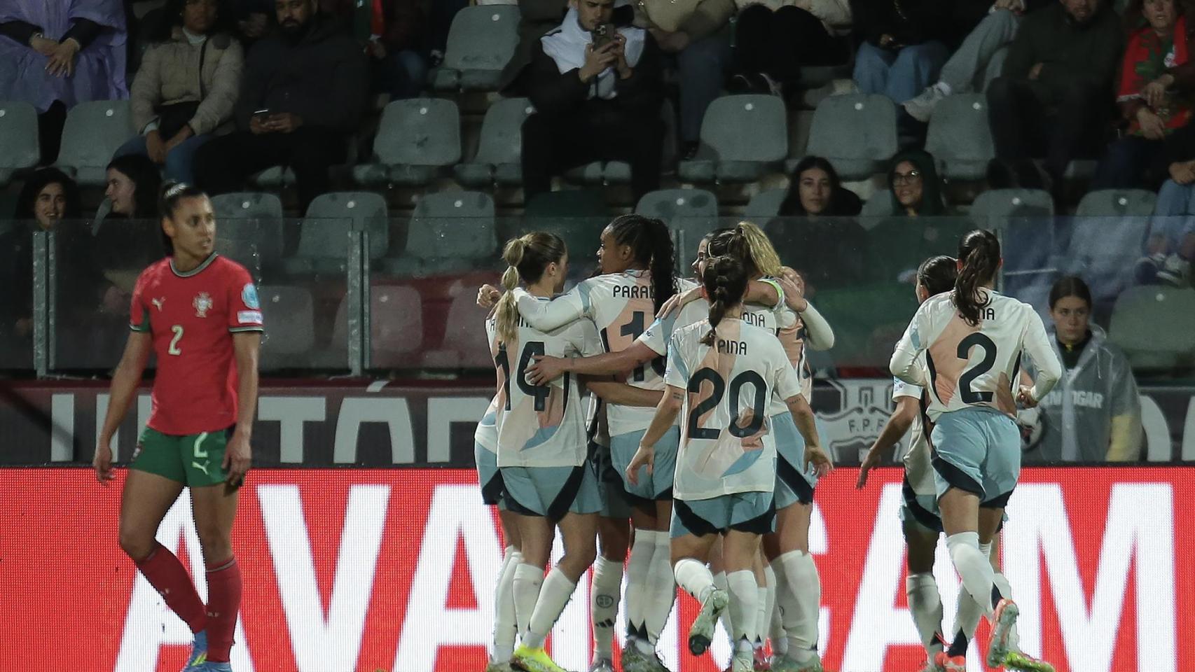 La selección española femenina celebra el 0-1 contra Portugal
