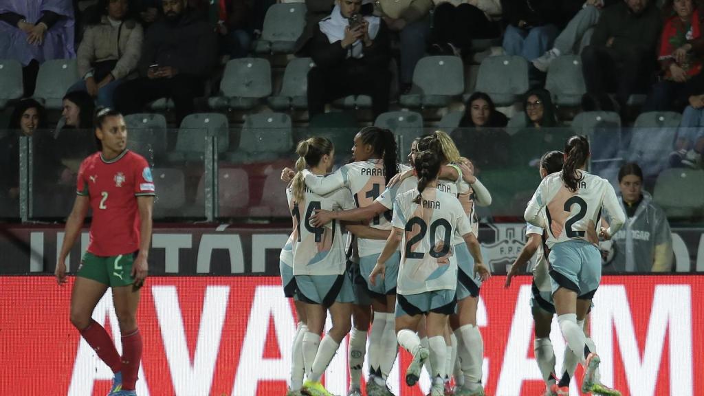 La selección española femenina celebra el 0-1 contra Portugal