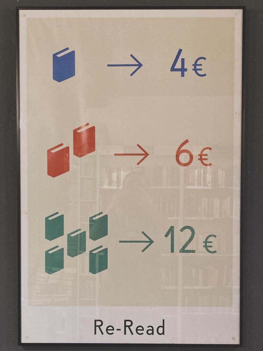 Póster con los precios de Re-read en un establecimiento de Valencia