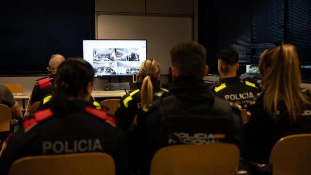 Mossos durante el 'Pla Kanpai' en Badalona