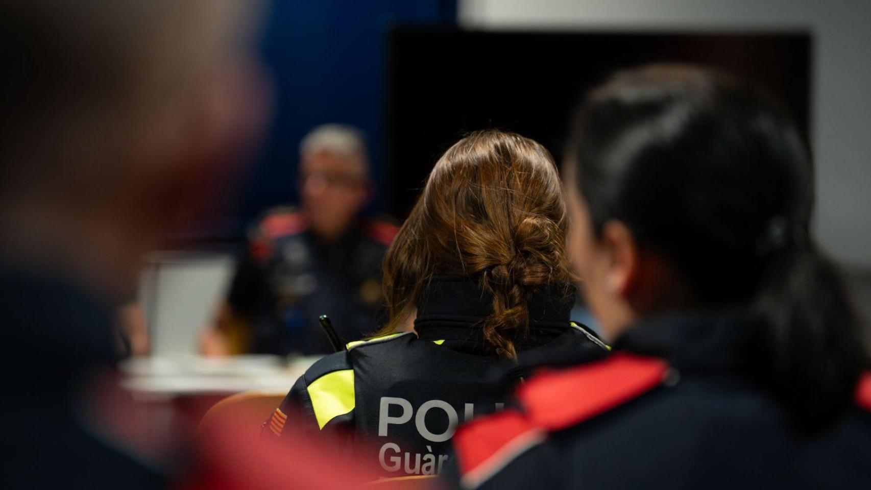 Mossos durante el 'Pla Kanpai' en Badalona