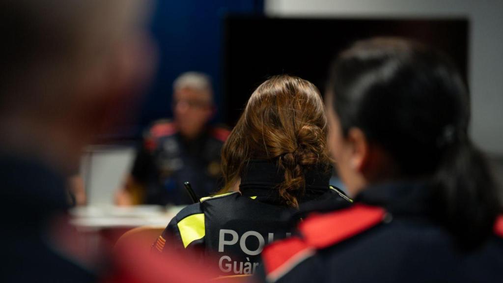 Mossos durante el 'Pla Kanpai' en Badalona