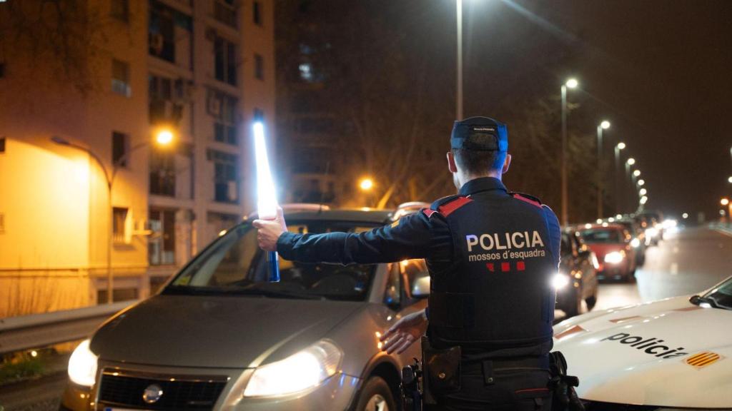 Mossos durante el 'Pla Kanpai' en Badalona