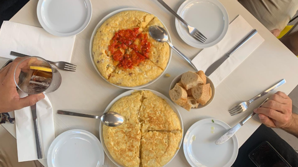 Imagen de archivo de tapa de tortilla de Koska Taverna