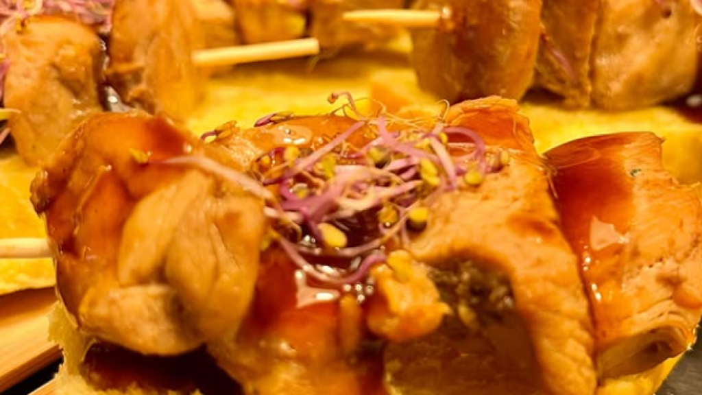 Imagen de archivo de una tapa de Koska Taverna