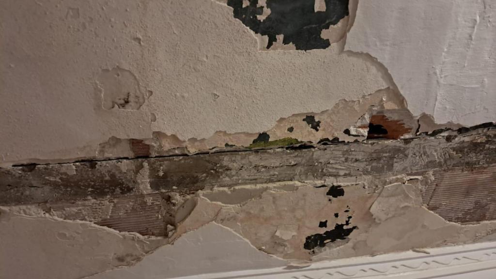 Paret afectada per l'aluminosi