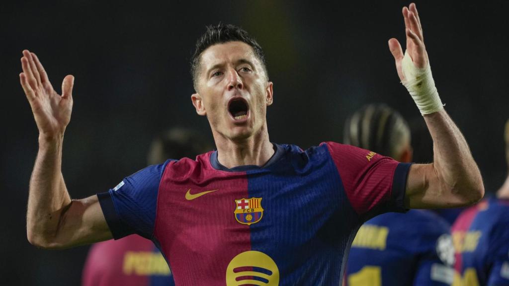 Robert Lewandowski celebra su doblete contra el Borussia Dortmund en Champions League