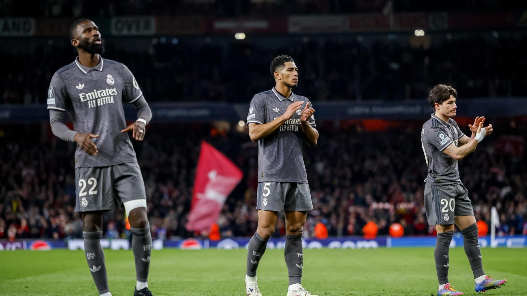 Los jugadores del Real Madrid, tocados tras la derrota contra el Arsenal