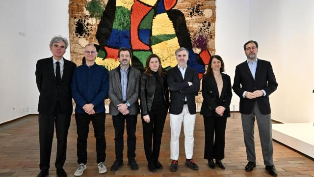 De izquierda a derecha: Fèlix Riera, codirector de la publicación cultural HänseliGretel; Marko Daniel, director de la Fundació Joan Miró; Jordi Espelt, Consejero Delegado de H10 Hotels; Sara Puig, presidenta de la Fundació Joan Miró; Guillermo Vallet, Vicepresidente Ejecutivo de Hotels Catalonia; Gemma Espelt, Directora de Marketing de H10 Hotels; Llucià Homs, codirector de la publicación cultural HänseliGretel